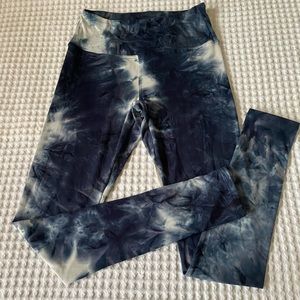 Brand new never worn fitted leggings for woman from Forever21 shows all curves